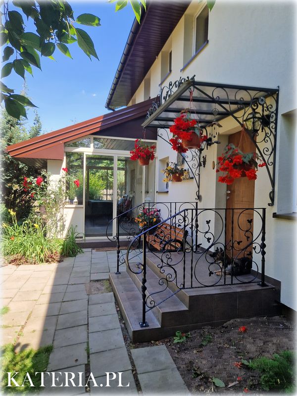 Wejście do hotelu dla kotów Kateria